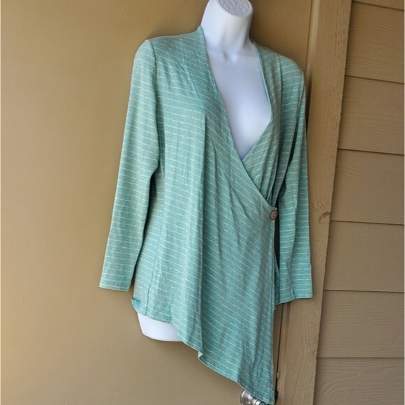 Womens Soft Surroundings Green Striped Surplice blouse size small - Picture 3 of 11